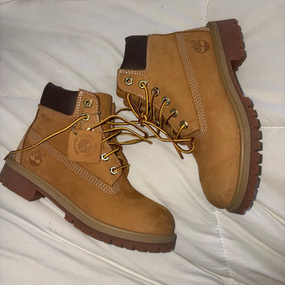 Timberland Classic Brown Ankle Boots - Picture 1 of 4